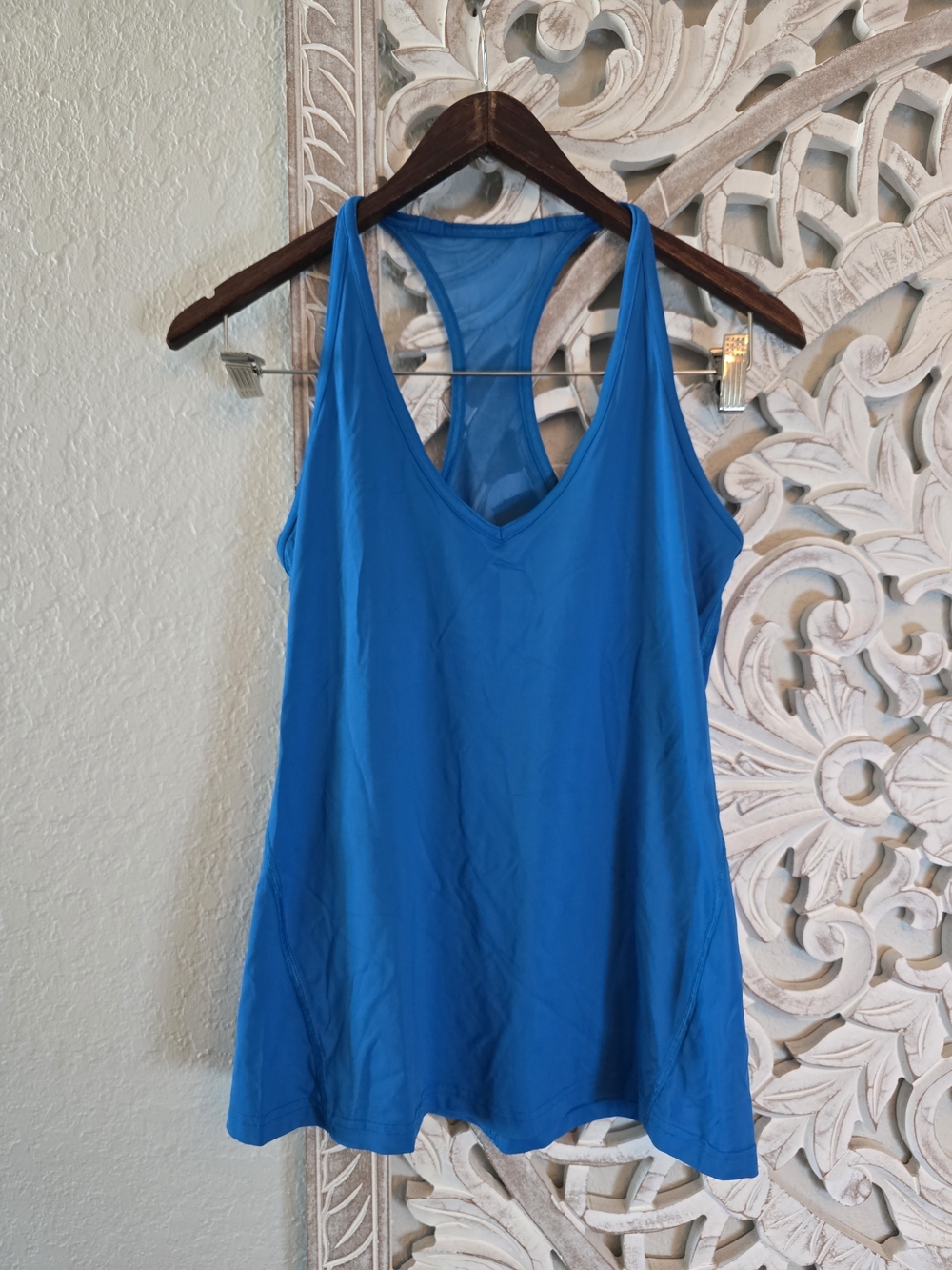 Lululemon Women's wild and free Tank Top Mesh Back V-Neck Blue racerback 4